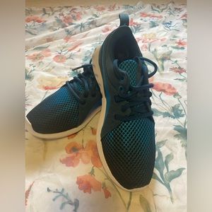 Brand new puma sneakers